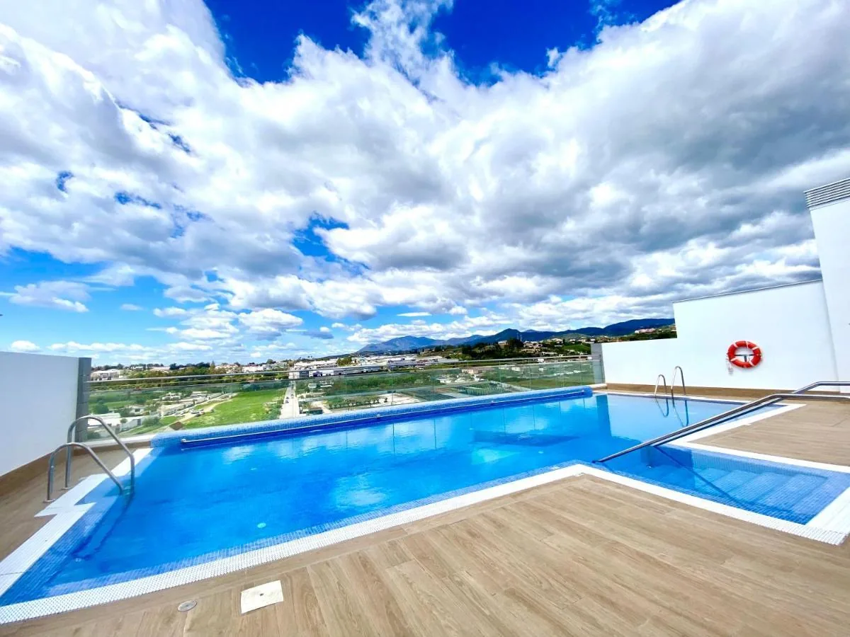 Infinity zoutwaterzwembad op het dak, Residencia Jardin del Rio