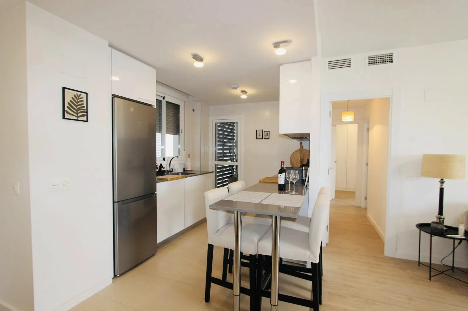 Open keuken met eetbar, Residencia Jardin del Rio